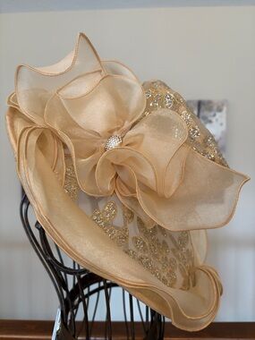 NEW Adjustable Women’s Fascinator Hat Golden Organza Bow Rhinestone Bling Derby